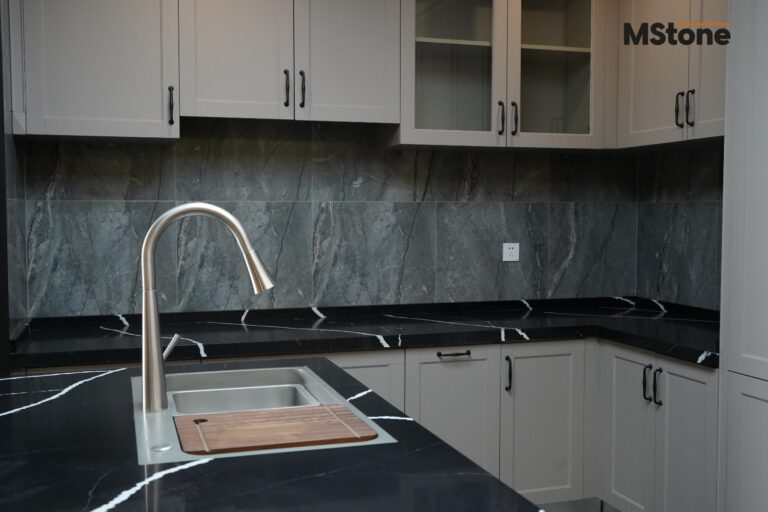 Konglomerat Mstone Realizacja